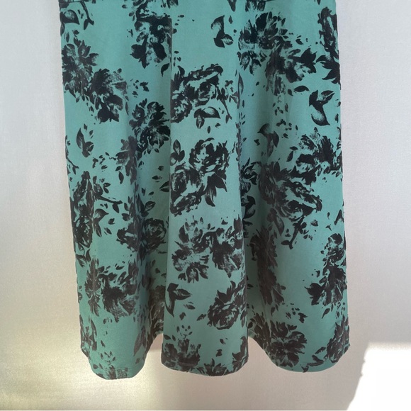 RICKIS size 14 green and black velvety floral midi dress - Picture 3 of 12